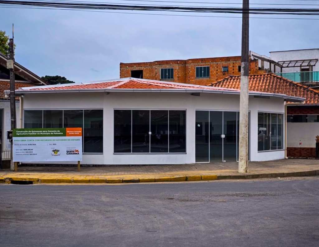 Palmeira mantém ritmo de entregas e inaugura quiosque da Feira da Agricultura Familiar