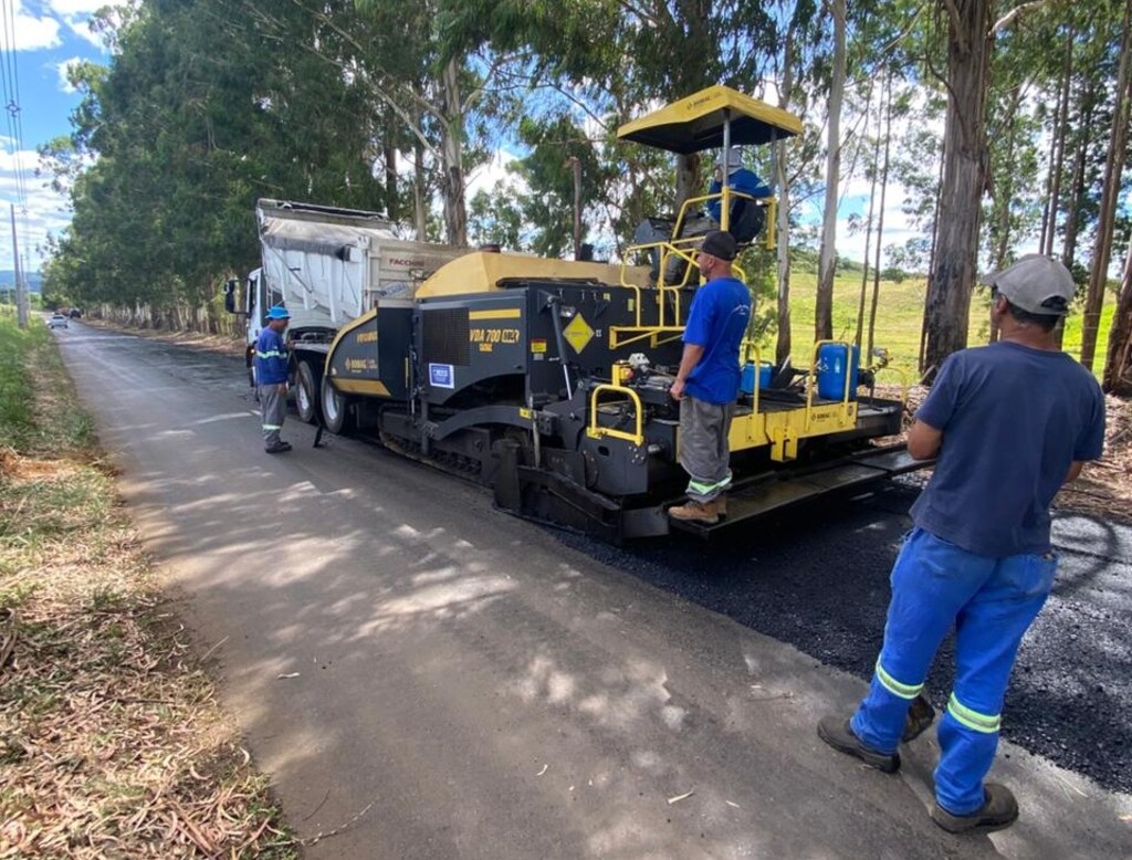 Salto Caveiras recebe manutenção viária