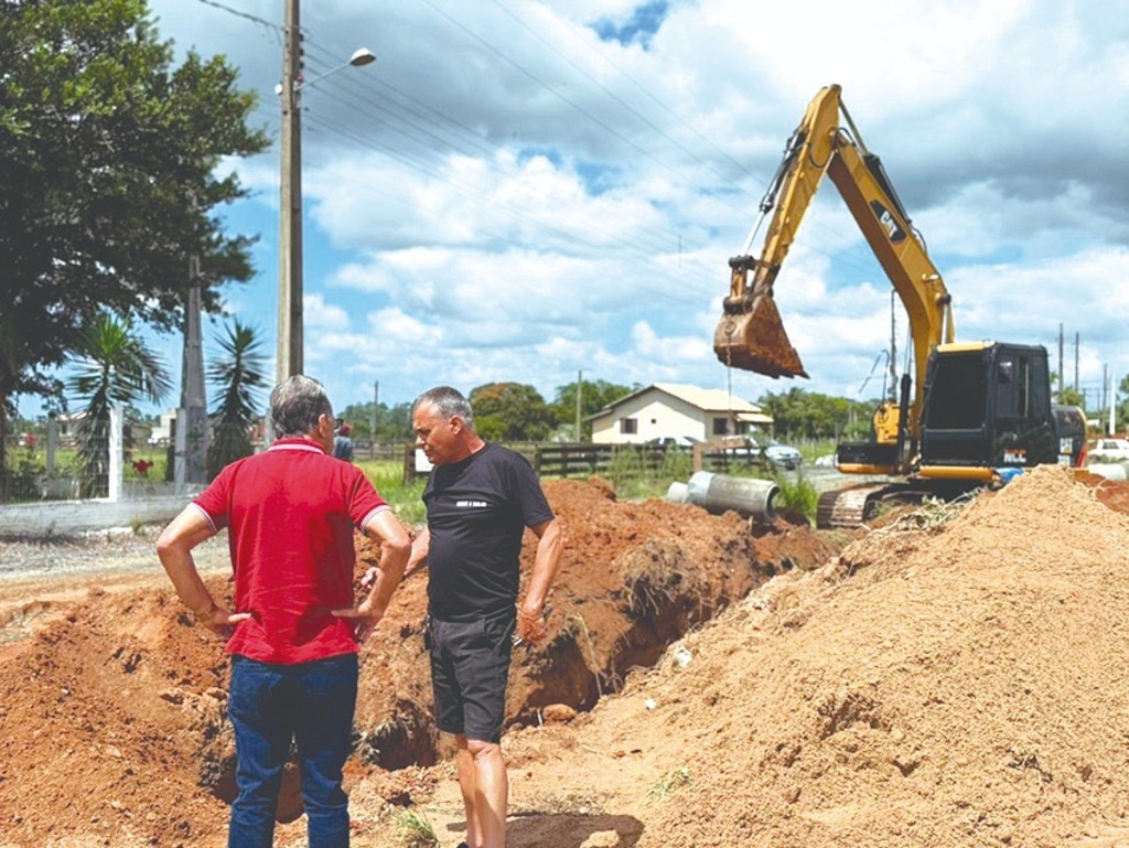 Prefeito Anibal Brambila acompanha obras no bairro São Cristóvão