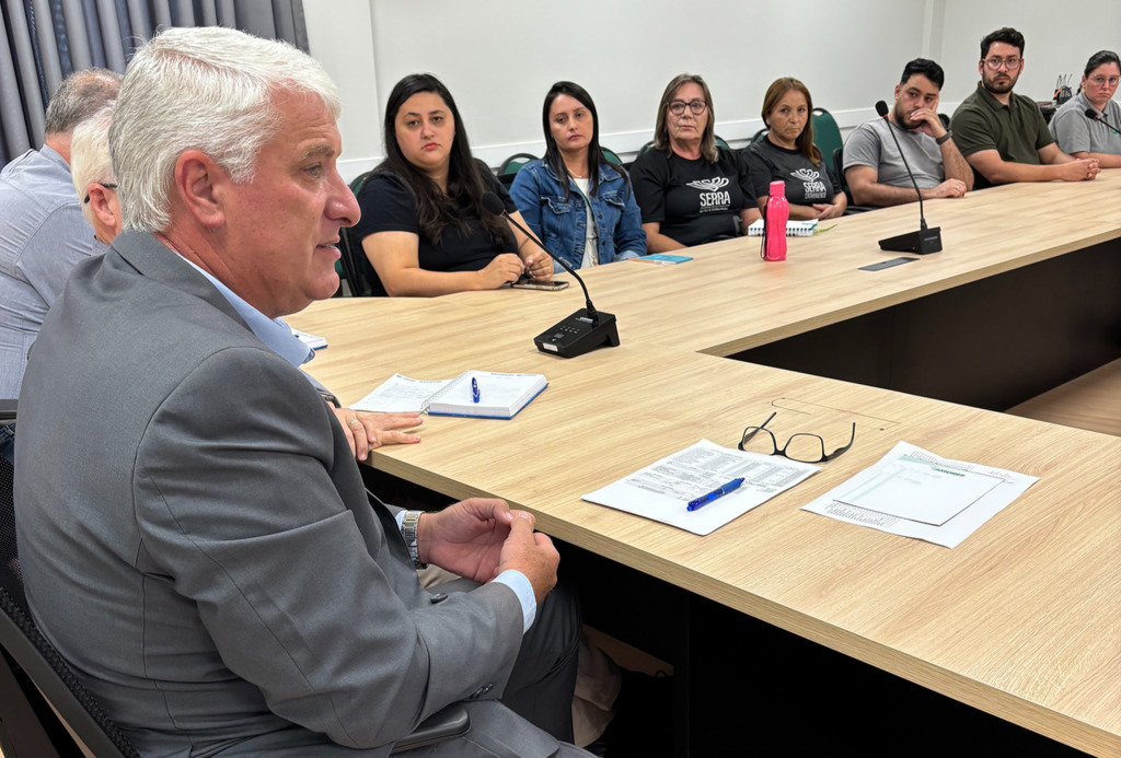Baldessar realiza reunião de trabalho com equipe técnica da Amures