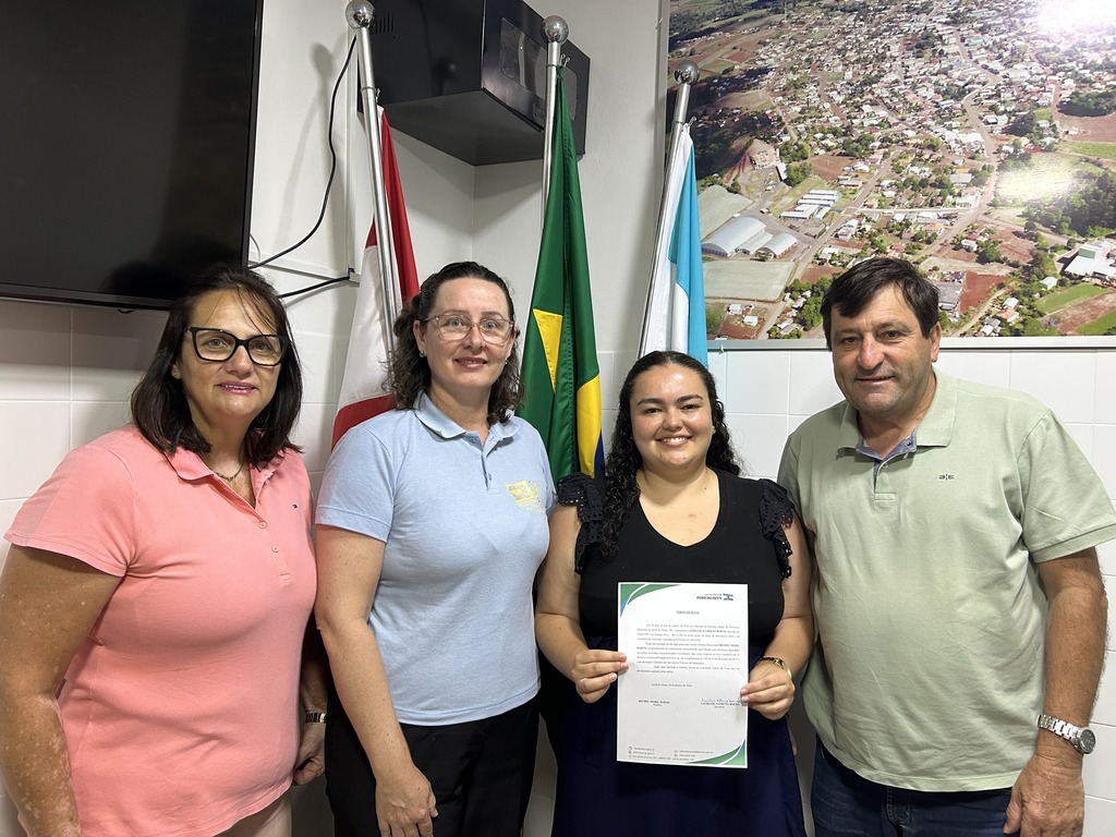 Lauriane Patrício Boeno toma posse como Assistente de Educação em Iporã do Oeste