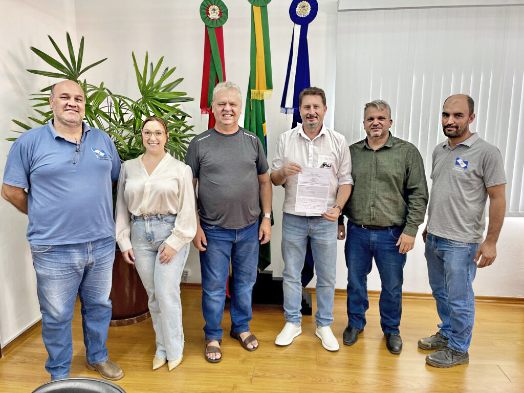 PREFEITO EM EXERCÍCIO EDGAR BRANDINI ASSINA ORDEM DE SERVIÇO PARA PAVIMENTAÇÃO ASFÁLTICA EM LACERDÓPOLIS