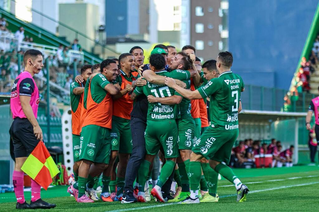 De goleada: Chapecoense vence Joinville por 6 a 0 em partida na Arena Condá