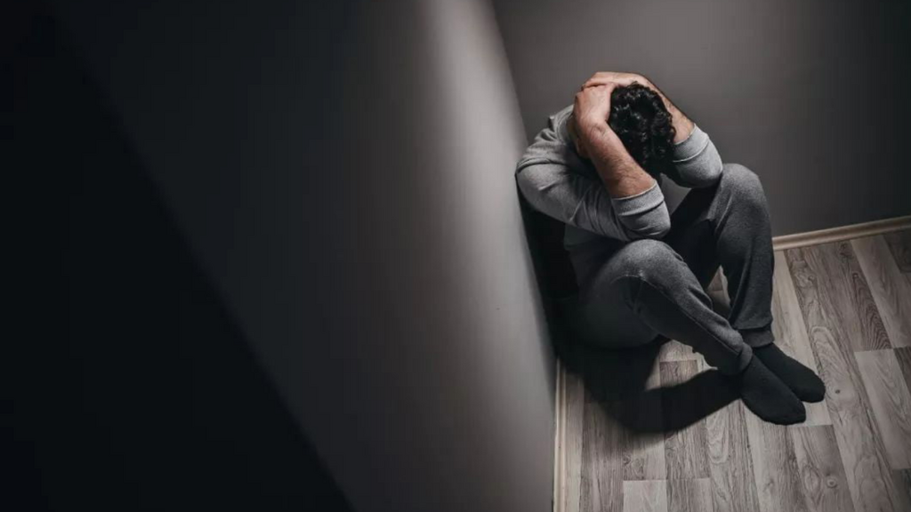 Homem é socorrido após episódio de desorientação no centrinho da Praia do Rosa