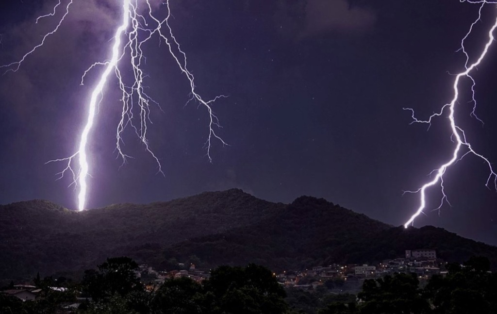 Semana típica de verão termina com temporais intensos em Santa Catarina