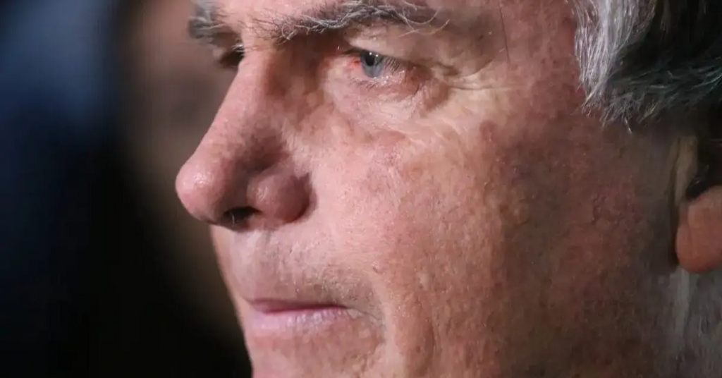 Defesa de Bolsonaro indica padre para prestar assistência religiosa na prisão