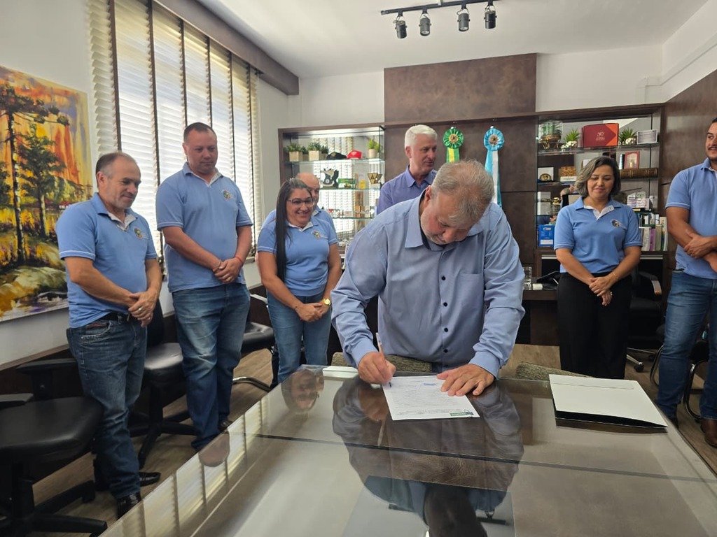 Vereador Luiz Carlos de Oliveira assume interinamente a prefeitura