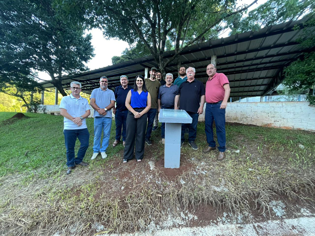 Prefeitura inaugura asfaltamento da Rua da Gruta no Distrito da Barra do Leão