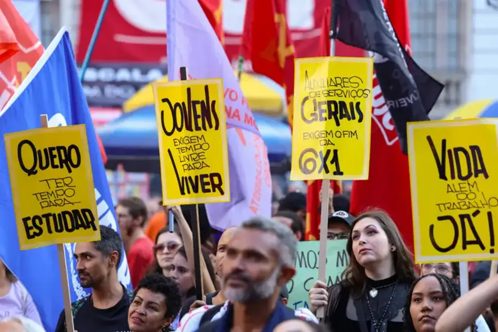 Fim da escala 6x1 pode ser aprovado neste semestre, prevê Boulos