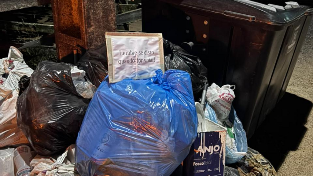 Foto: Reprodução Redes Sociais - Montanha de lixo vira símbolo de protesto em Tubarão após falhas na coleta