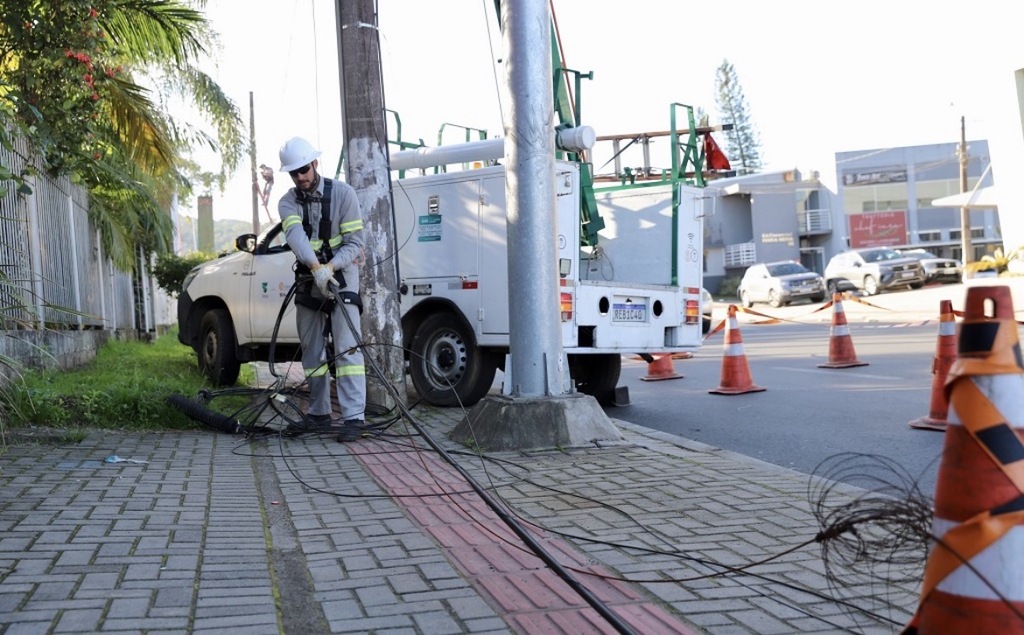 Governo de Criciúma amplia Operação Limpa Fios e estabelece duas ações mensais ao longo de 2026
