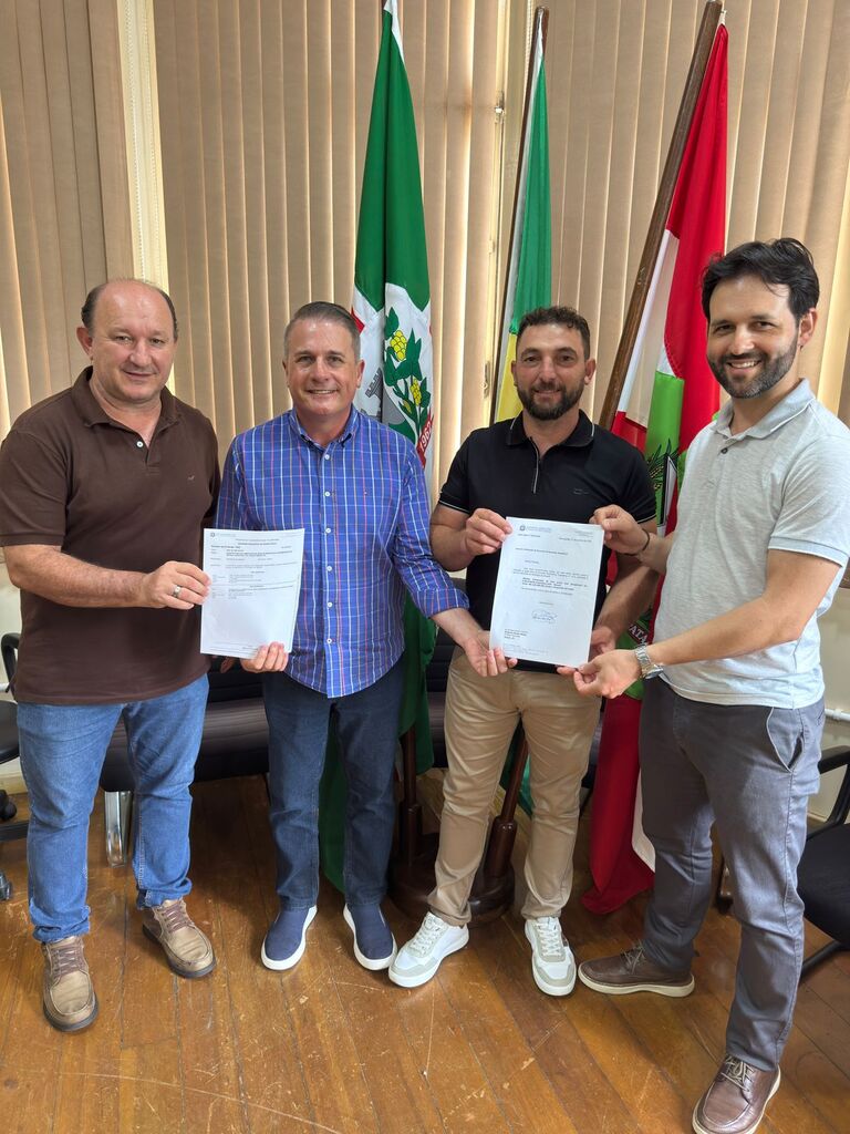 Deputado Altair Silva visita Ibicaré e confirma valores que somam R$ 400 mil para o município