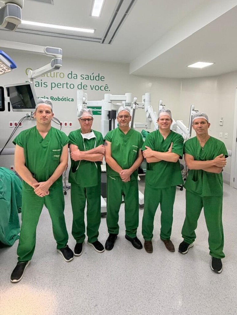 Cirurgia robótica complexa com participação de referência nacional é realizada no Hospital Unimed Chapecó