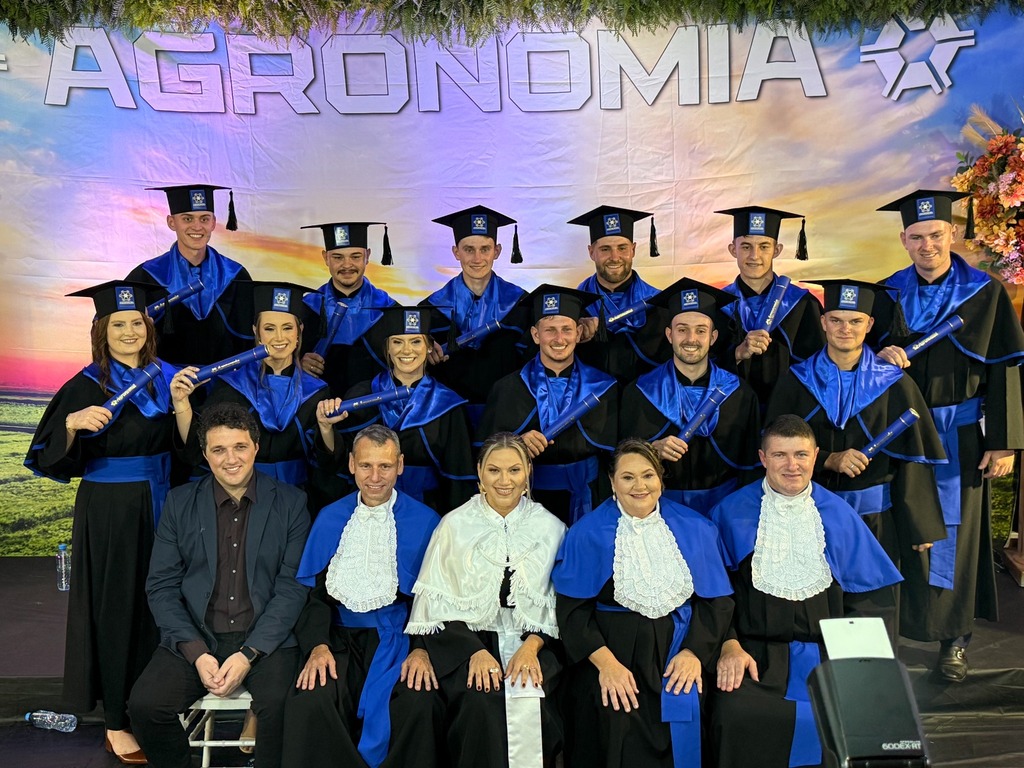 UCEFF Itapiranga realiza formatura de 12 alunos do curso de Agronomia