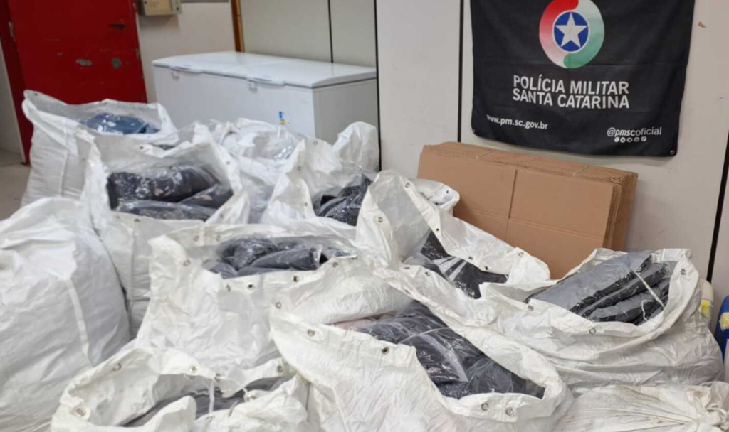 Mais de 530 peças de vestuário são apreendidas em operação