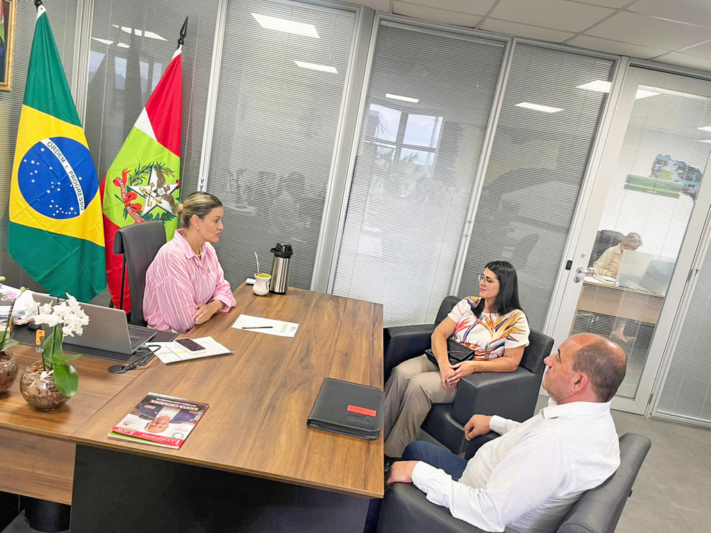 Prefeito e vice-prefeita de Campos Novos participam de reunião no Governo do Estado em Florianópolis