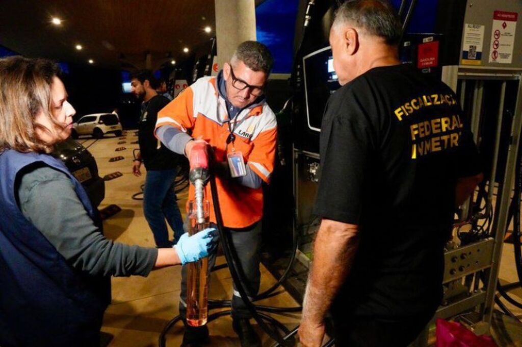 Inmetro e ANP combatem fraudes em postos de combustíveis em operação nacional