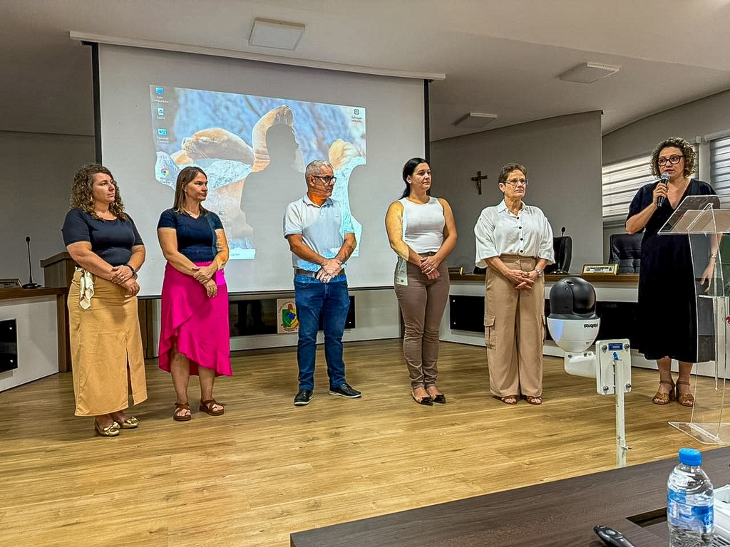 Pinhalzinho promove formação regional para educadores com foco em alfabetização