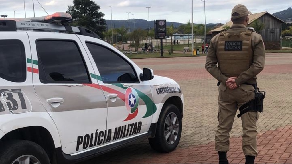 POLÍCIA MILITAR PRENDE HOMEM POR DESCUMPRIMENTO DE MEDIDA PROTETIVA DE URGÊNCIA EM PASSO DE TORRES