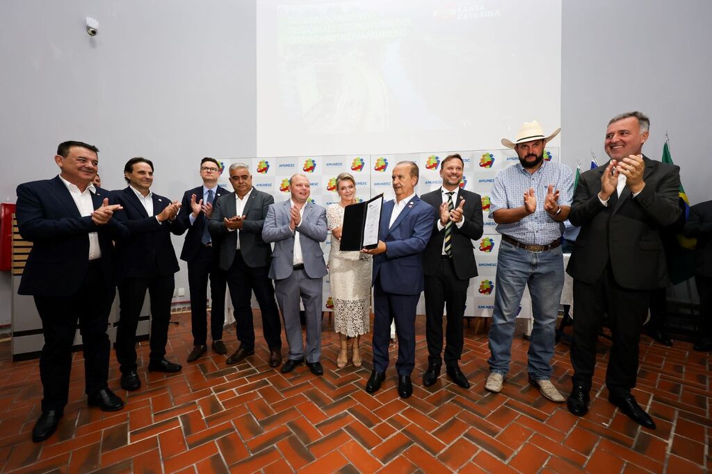 Jorginho Mello anuncia repasse de R$ 10 milhões para projeto estratégico da AMUNESC em Joinville