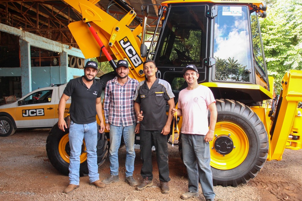 Investimento que Fortalece Zortéa com Nova Retroescavadeira