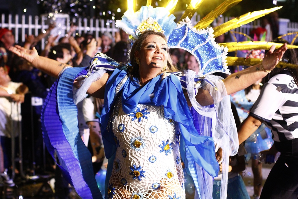Escolas de Samba encerram Carnaval de Rua de Lages 2026