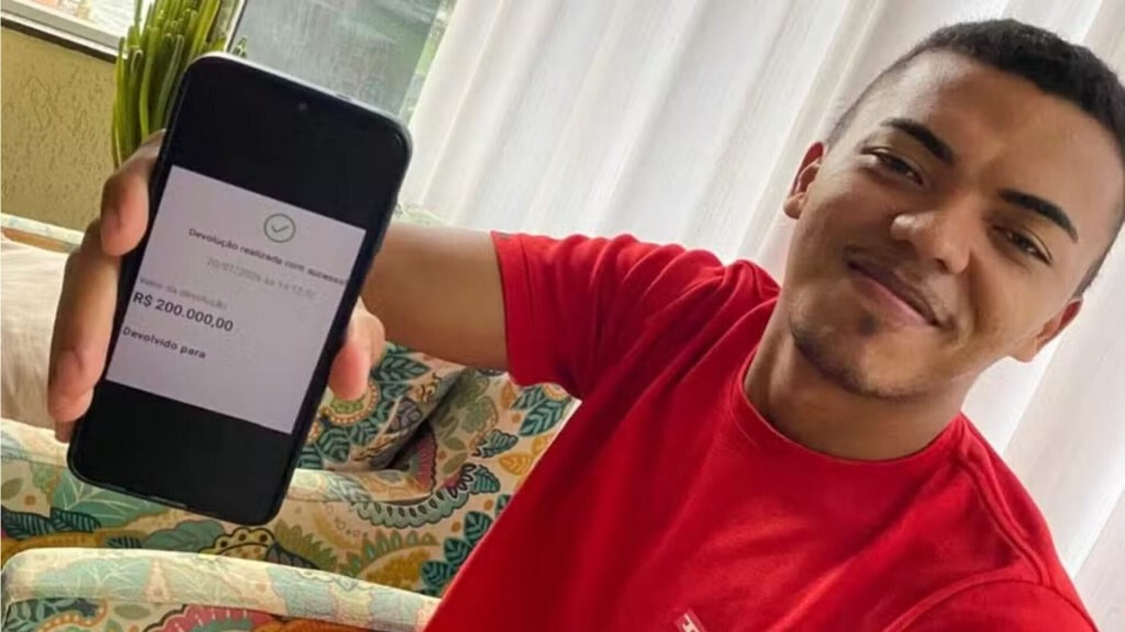 Jovem de família de lavradores conta como devolveu PIX de R$ 200 mil