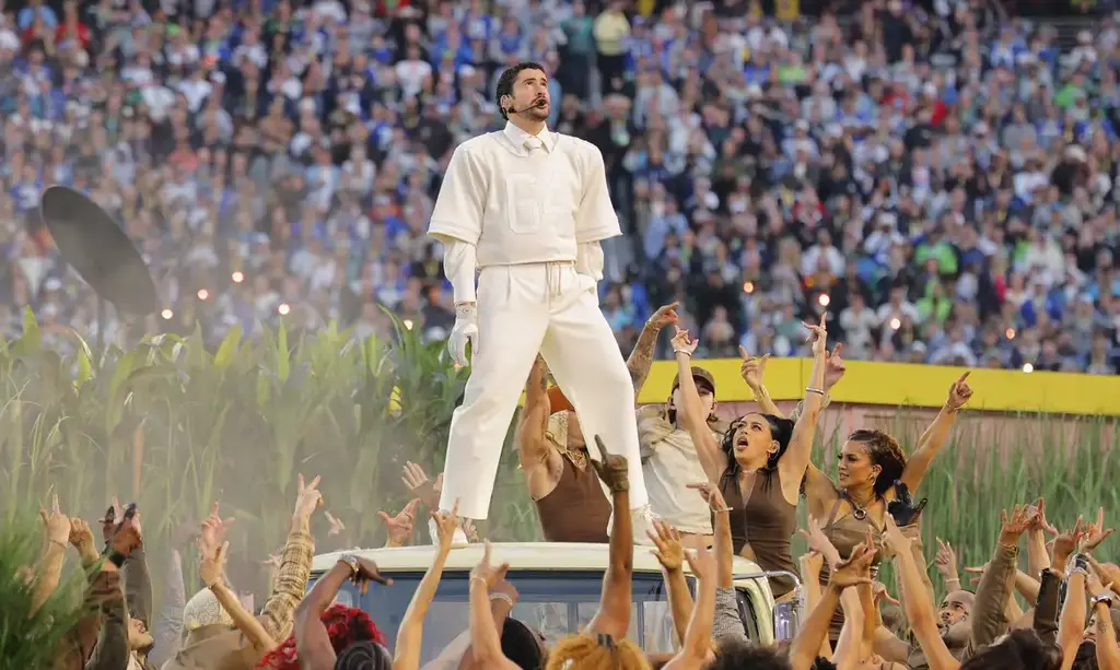 Final do futebol americano vira festa multicultural pró-imigrantes