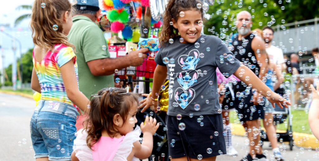 Carnaval de Joinville reúne famílias, blocos e pets em programação para todas as idades