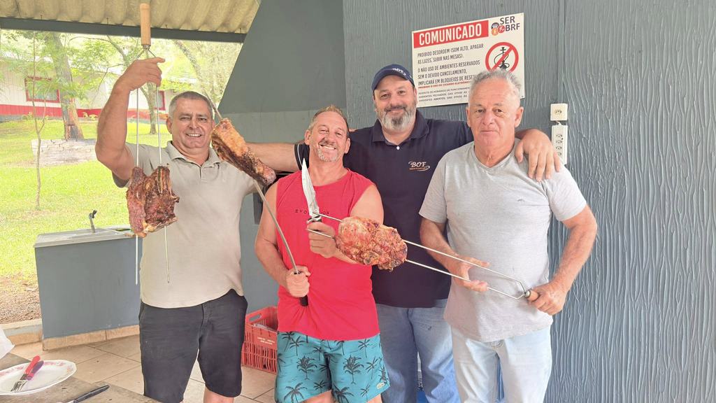 Amigos, diálogo e calor humano em um sábado atípico de fevereiro