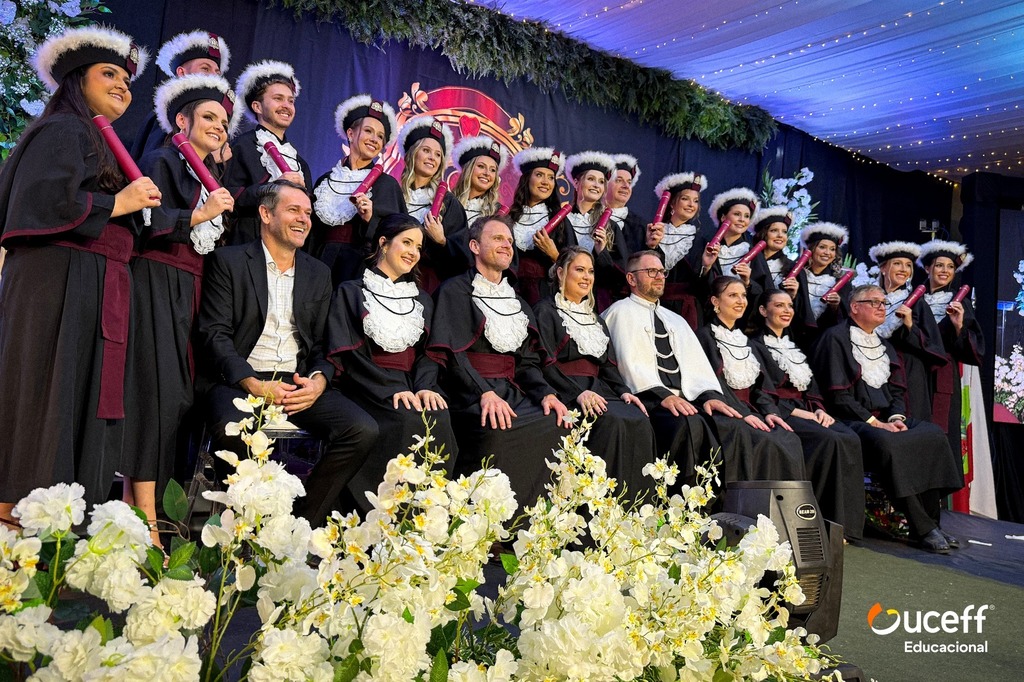UCEFF Itapiranga realiza formatura de alunos do curso de Odontologia