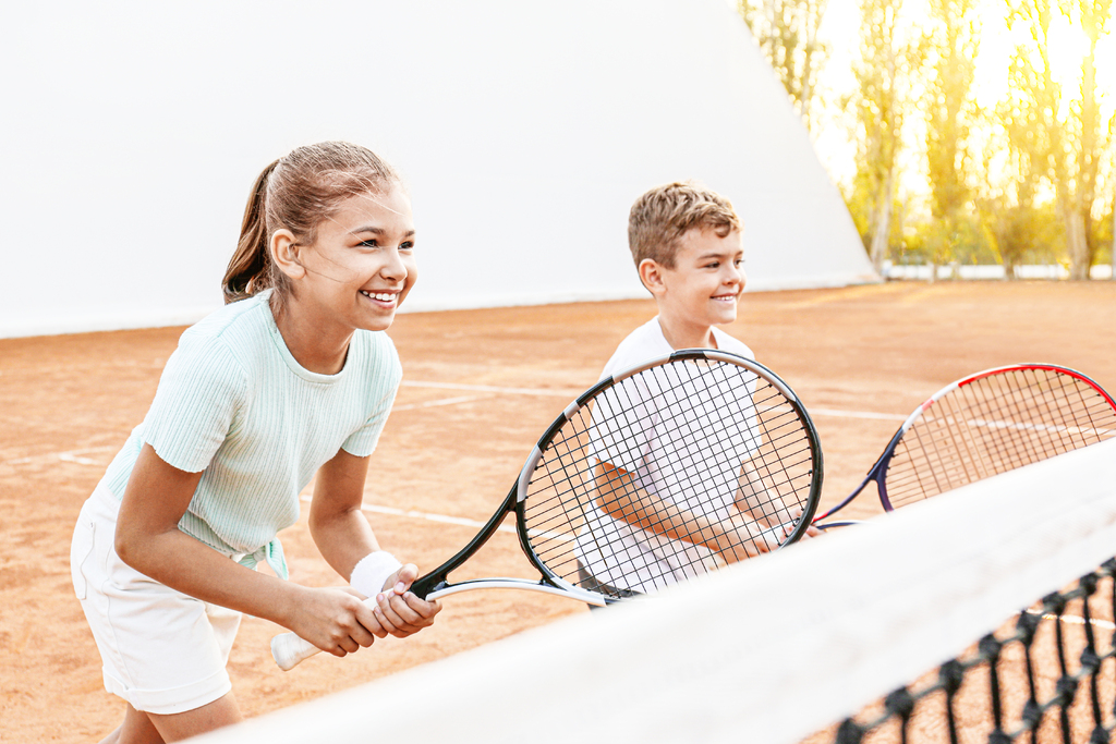 A Associação Itapiranga de Tênis (AIT) está com inscrições abertas para a Escolinha de Tênis