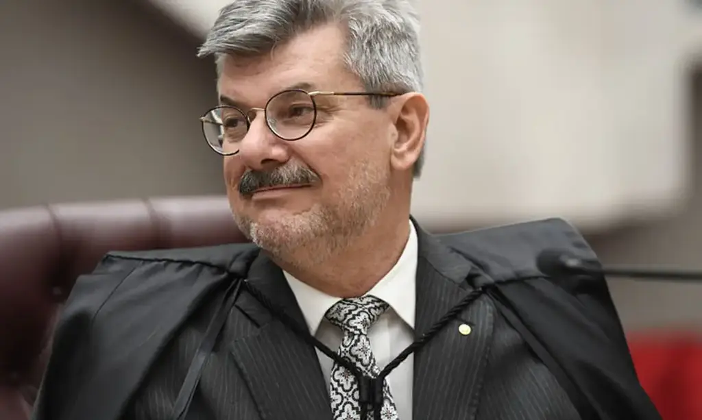 Ministro do STJ nega importunação sexual e pede licença de 90 dias