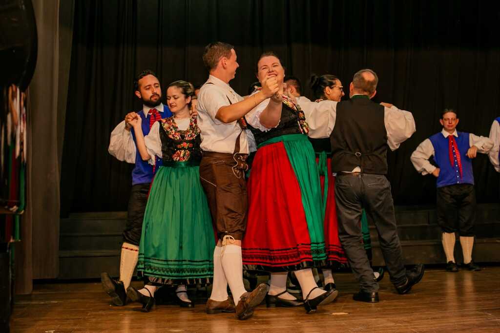 Sociedade Lírica oferece aulas gratuitas de tiro ao alvo, canto coral e danças folclóricas