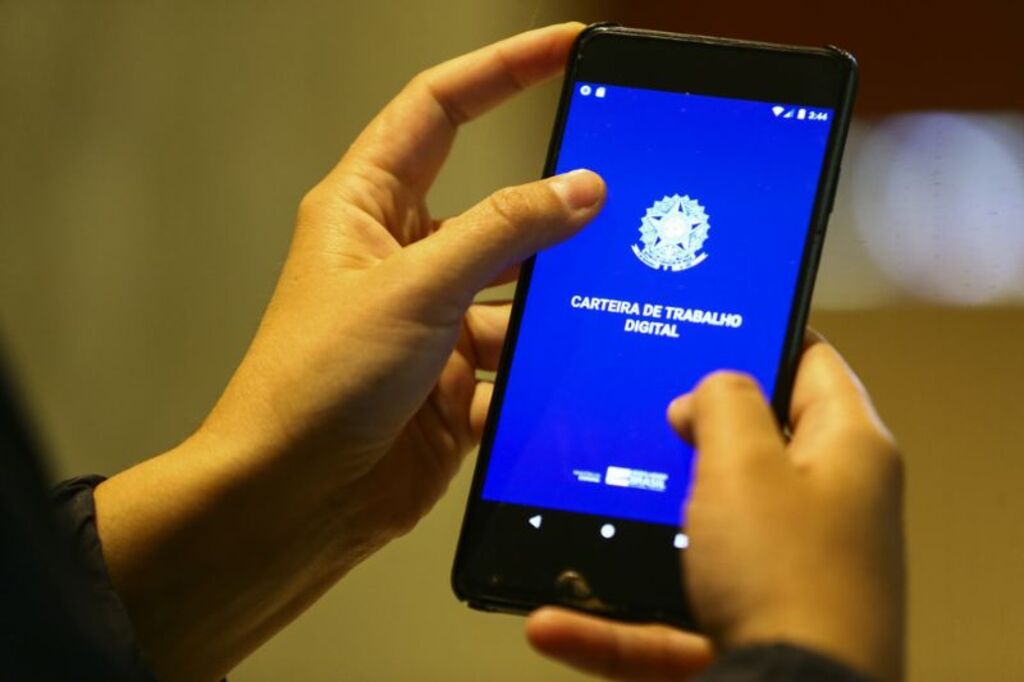 Setor empresarial alerta para riscos da tramitação acelerada da escala 6x1