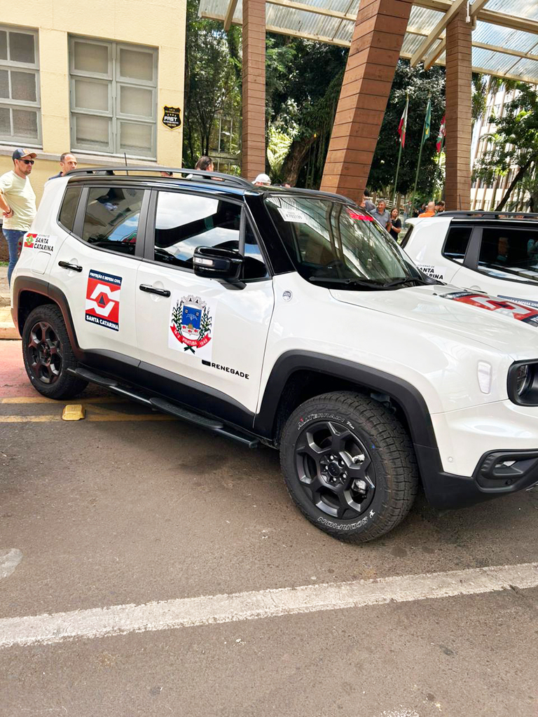 PREFEITURA DE PIRATUBA RECEBE VEÍCULO PARA REFORÇAR ATUAÇÃO DA DEFESA CIVIL