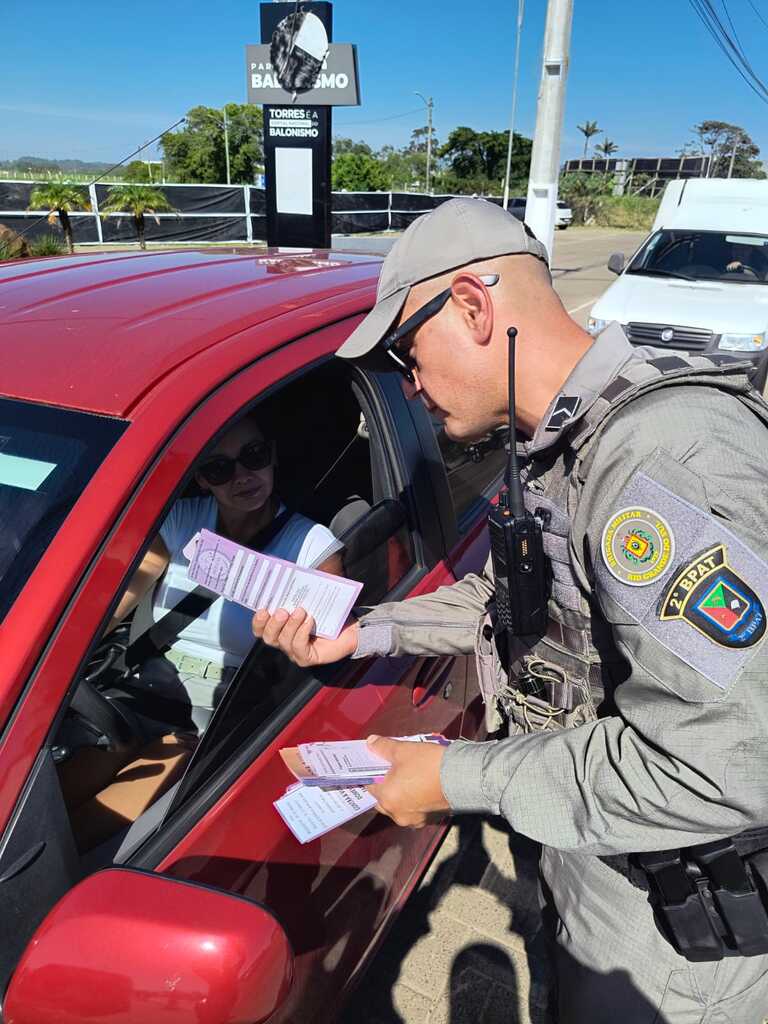 BRIGADA MILITAR PROMOVE BLITZ DE CONSCIENTIZAÇÃO CONTRA A VIOLÊNCIA DOMÉSTICA EM TORRES