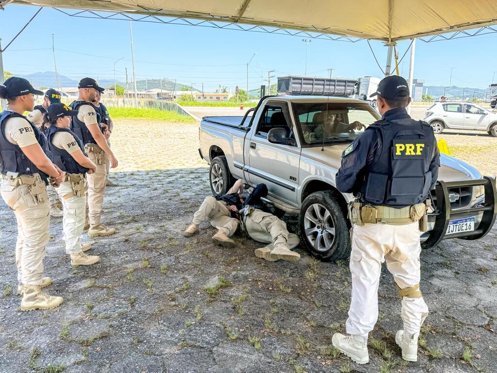 PRF mobiliza mais de 300 agentes de todo o país para reforçar segurança no Carnaval catarinense
