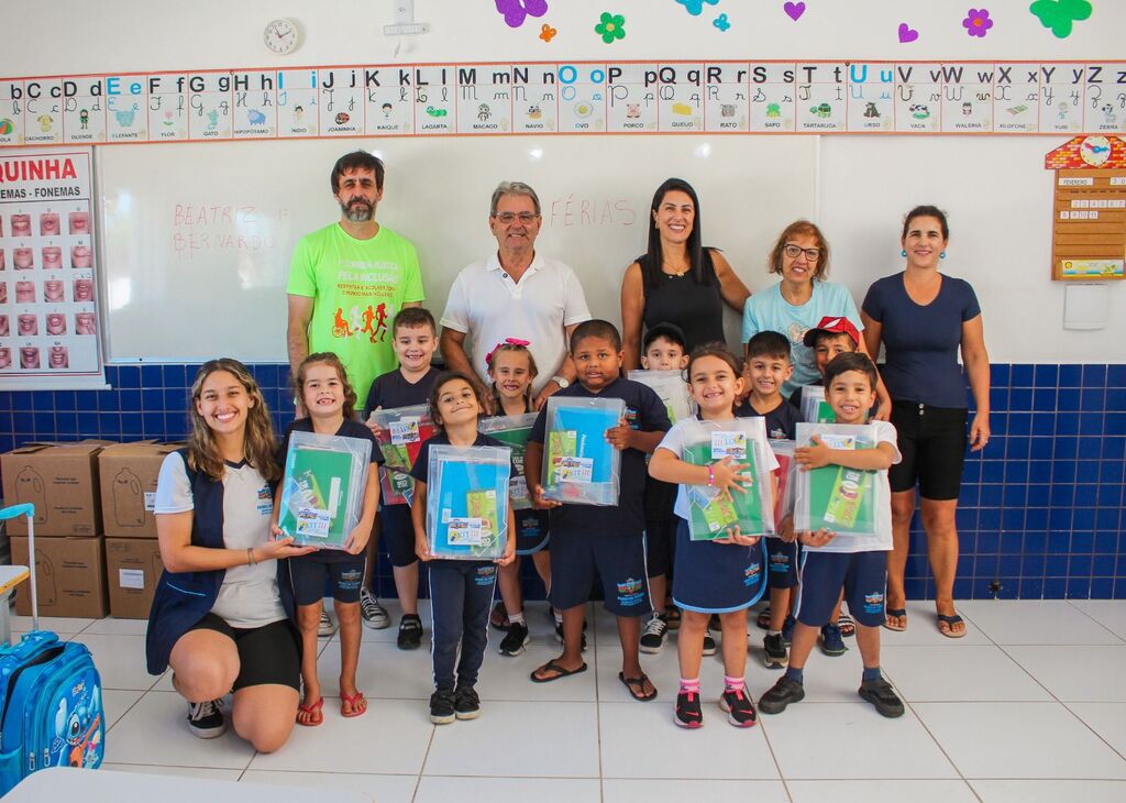 PASSO DE TORRES ENTREGA MATERIAIS ESCOLARES GRATUITOS PARA QUASE 3 MIL ALUNOS DA REDE MUNICIPAL