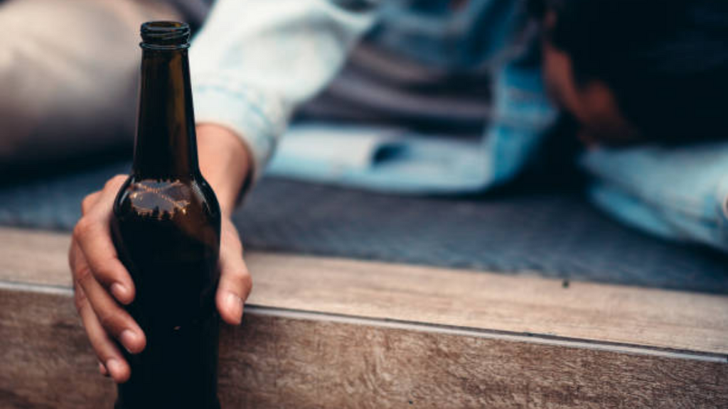 Adolescente de 15 anos é socorrido por embriaguez em via pública em Imbituba