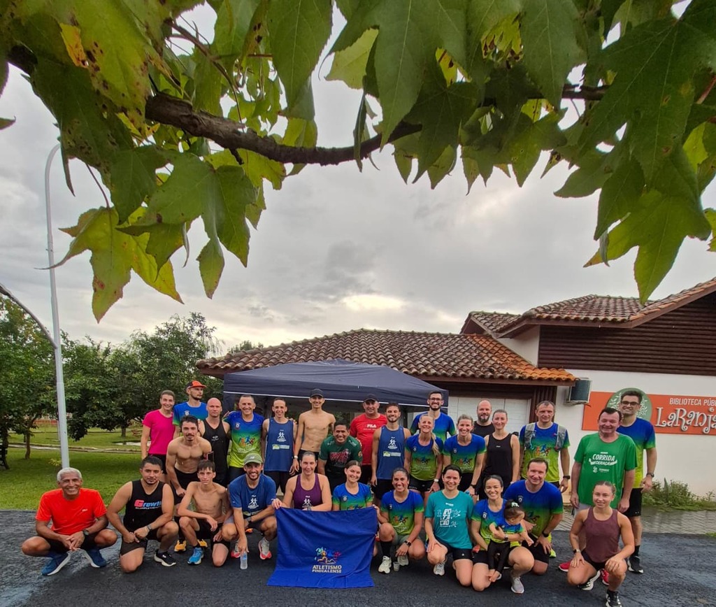 Corrida de rua movimenta Pinhalzinho com treino coletivo entre grupos da região