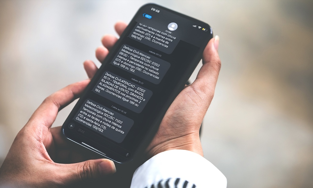Santa Catarina lidera ranking nacional de alertas da Defesa Civil por SMS