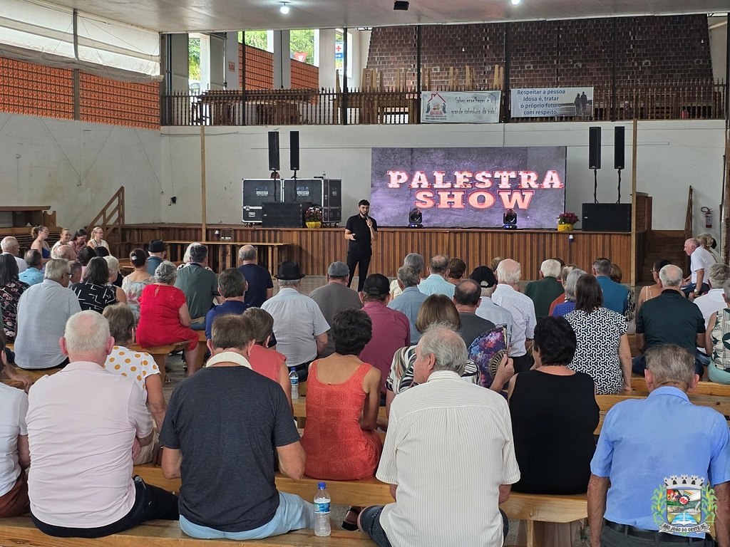 Palestra-show marca o retorno oficial das atividades para a terceira idade