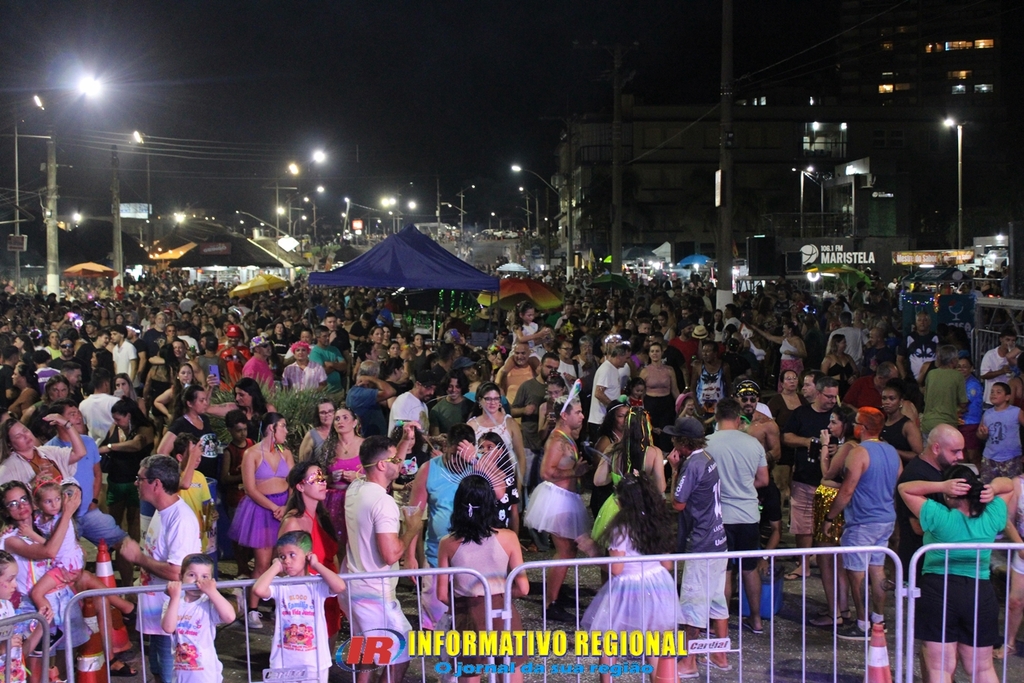 TORRES CELEBRA O CARNAVAL COM GRANDE PÚBLICO