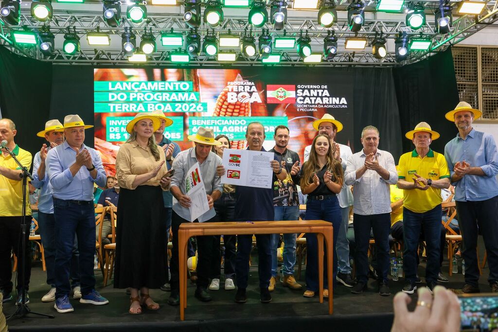 Governador anuncia R$ 137,8 milhões para o Terra Boa 2026 e entrega obras de infraestrutura no Itaipu Rural Show em Pinhalzinho