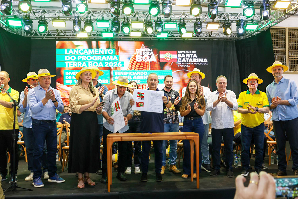 Governador anuncia R$ 137,8 milhões para o Terra Boa 2026  no Itaipu Rural Show em Pinhalzinho