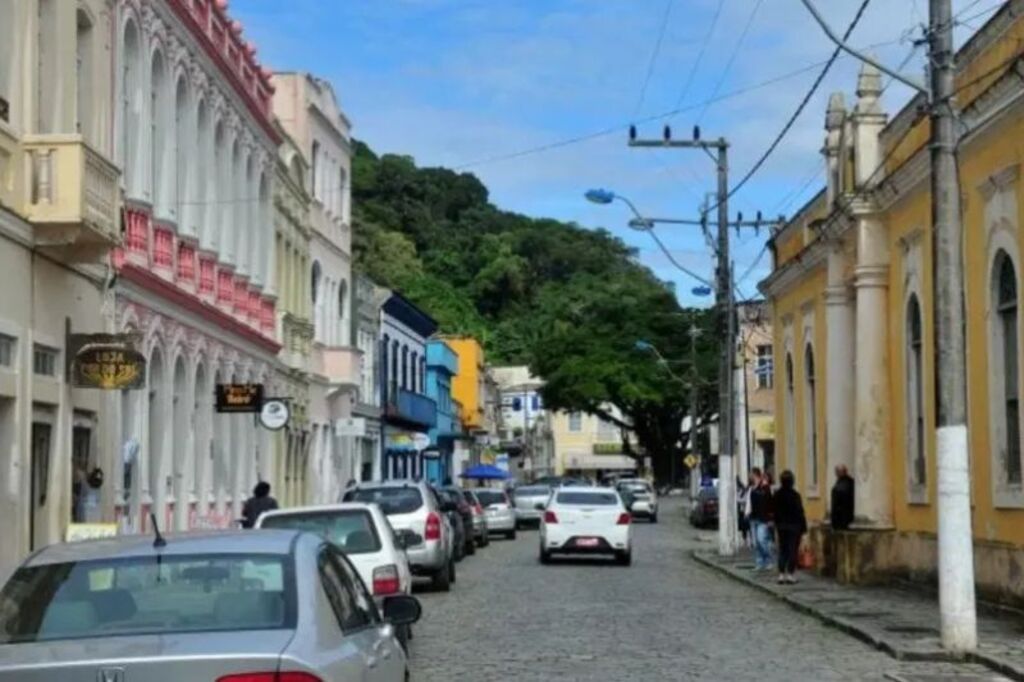 Momentos de pânico marcam sequestro em São Francisco do Sul após assalto a comércio