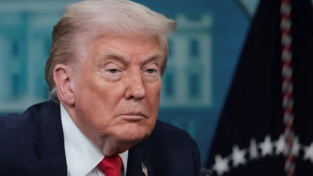 Trump anuncia divulgação de arquivos sobre OVNIs após declarações de Obama