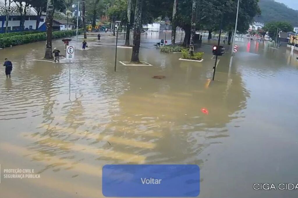 A força das águas assusta moradores após fortes chuvas em Joinville
