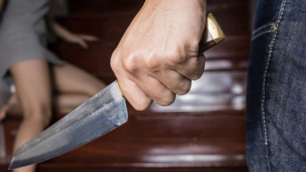 Homem é preso após ameaçar companheira com facão no bairro Morro do Mirim, em Imbituba